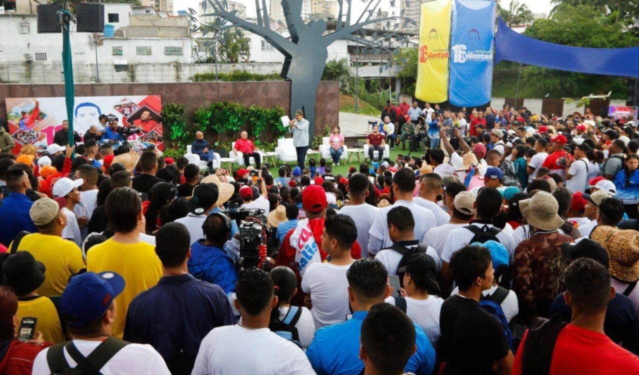 Presidente Maduro llamó a los jóvenes a armar una red antifascista