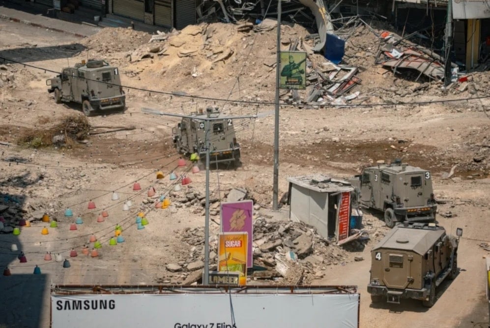 Las fuerzas israelíes irrumpieron en Yenín con sus vehículos militares recorrieron las calles y se posicionaron en el centro del pueblo. (Foto: Agencias)