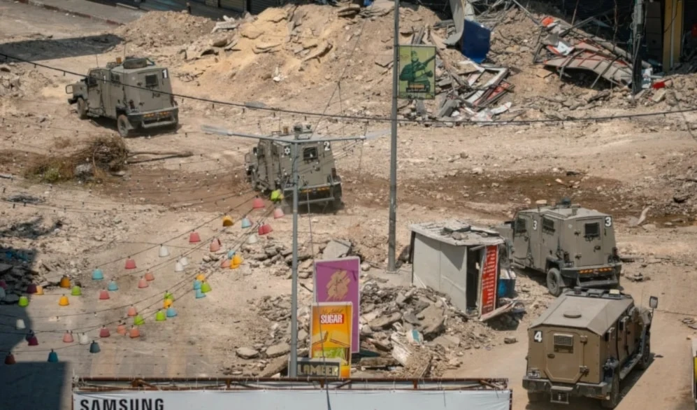 Las fuerzas israelíes irrumpieron en Yenín con sus vehículos militares recorrieron las calles y se posicionaron en el centro del pueblo. (Foto: Agencias)