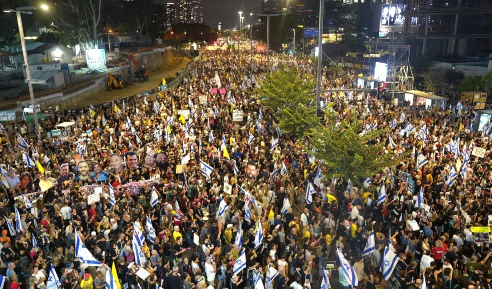 Miles de manifestantes exigen la finalización de un acuerdo de intercambio de prisioneros en "Tel Aviv". 14 de septiembre de 2024.