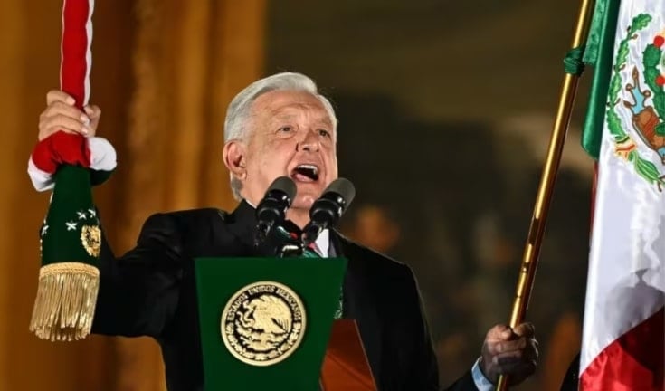 El presidente Andrés Manuel López Obrador dio este domingo su último grito de Independencia antes de dejar la dirección del país. (Foto: AFP)