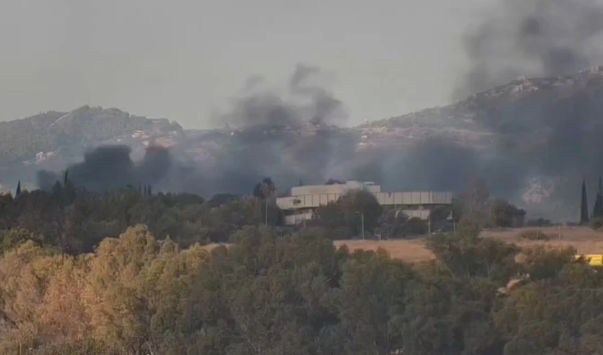 Incendio en Tel Hai en Galilea ocupada después de que un asentamiento fuera atacado por la Resistencia de Líbano. 16 de septiembre de 2024 (medios israelíes)