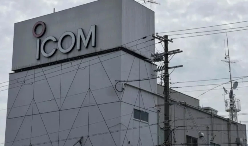 La empresa japonesa finalizó en octubre de 2014 el envio de los dispositivos portátiles modelo IC-V82.