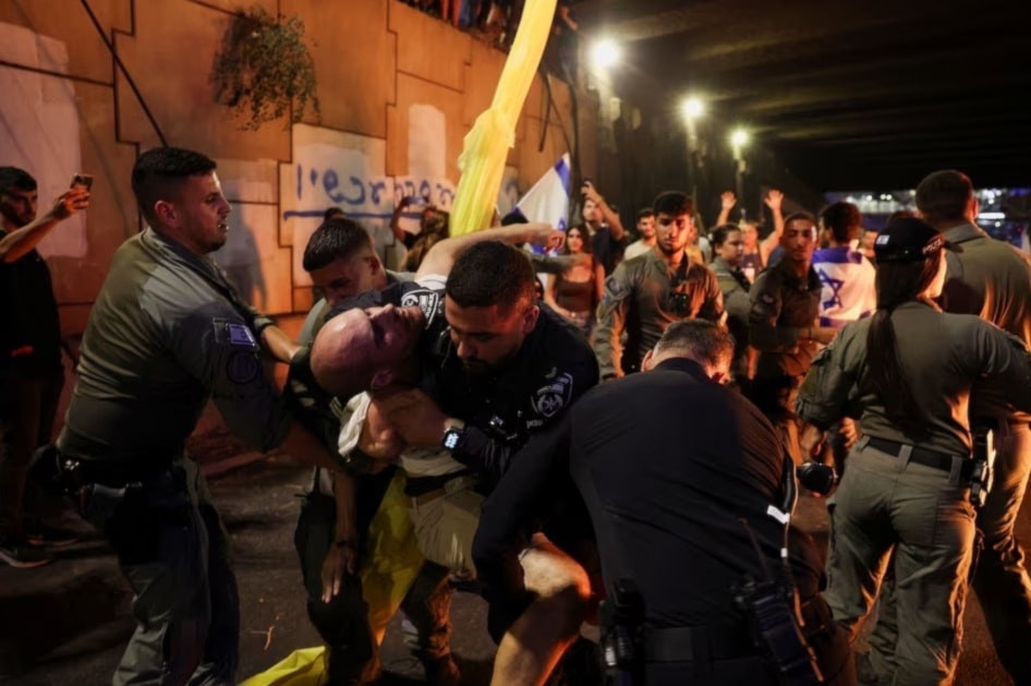 Enfrentamientos entre la policía de ocupación y manifestantes en 