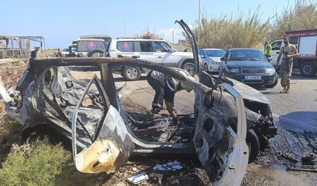El coche atacado por "Israel" en la mañana de este 2 de septiembre en Naqoura, al sur del Líbano.