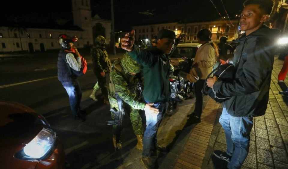 Ecuador: primera noche a oscuras por cortes programados Ecuador: primera noche a oscuras por cortes programados