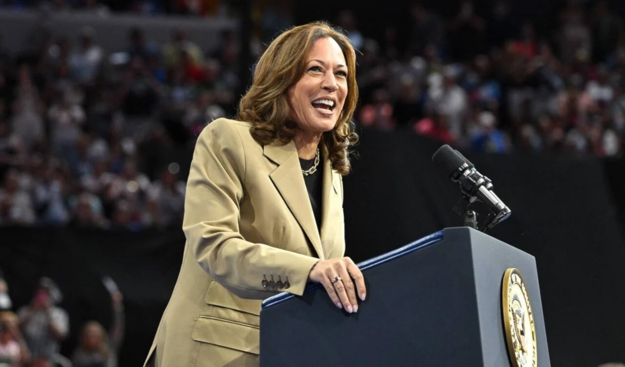 La vicepresidenta de Estados Unidos y candidata demócrata a las elecciones presidenciales, Kamala Harris, y el primer ministro de ocupación israelí, Benjamín Netanyahu.