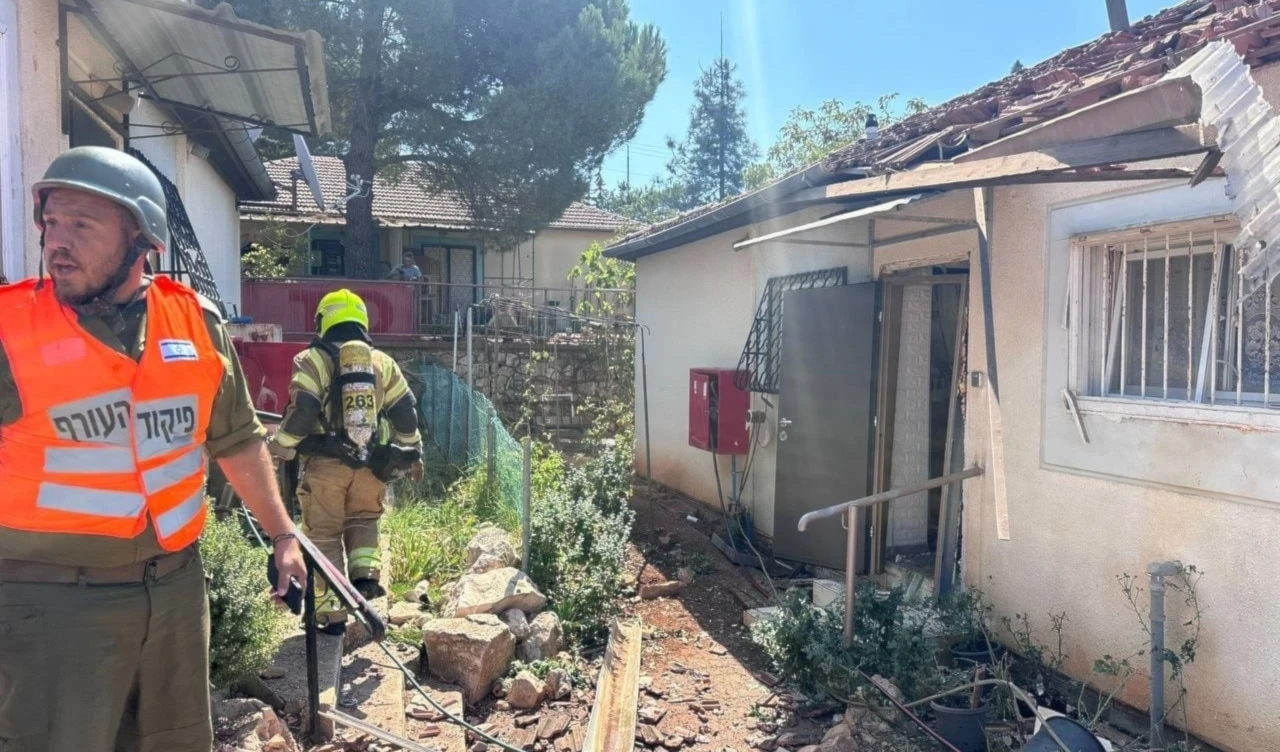 En dos ocasiones durante el día "Israel" atacó con cohetes Fadi 1 el asentamiento de Kiryat Motzkin. En dos ocasiones durante el día "Israel" atacó con cohetes Fadi 1 el asentamiento de Kiryat Motzkin.
