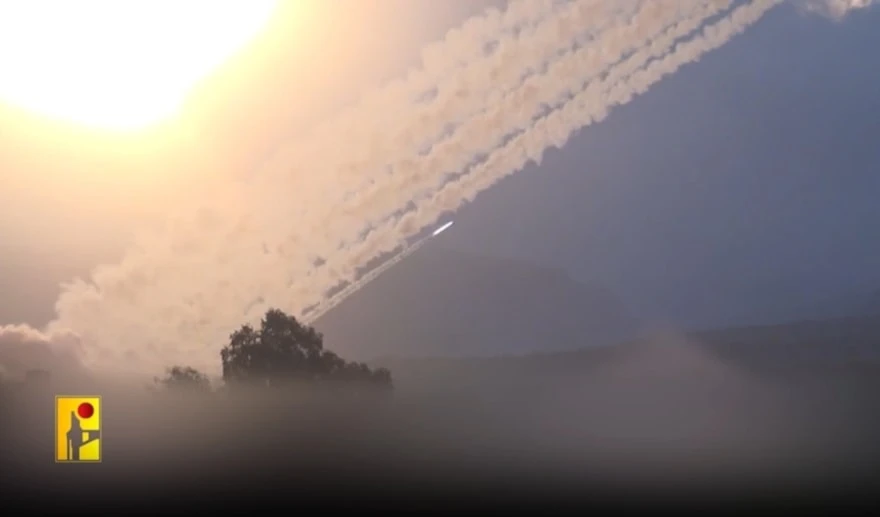 Escenas de Hizbullah atacando la base Ramat David y el complejo de industrias militares Rafael. Foto: (Medios militares de la Resistencia libanesa)