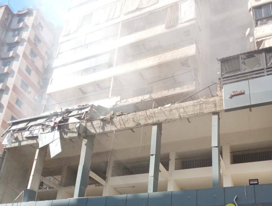 Edificio atacado por “Israel” en el suburbio sur de Beirut, este 26 de septiembre de 2024. 