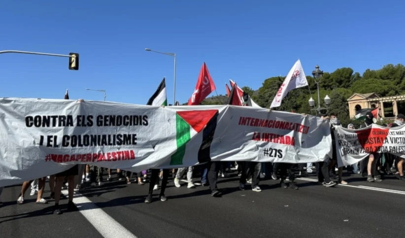 “Israel estado asesino” o “Free Palestine” fueron algunas de las consignas que entonaron los manifestantes. (Foto: EFE)