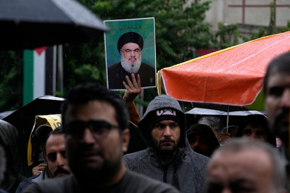 Cartel del líder Sayyed Nasrallah en manifestación en Teherán, Irán, 28 de septiembre de 2024. Foto: AP. . 