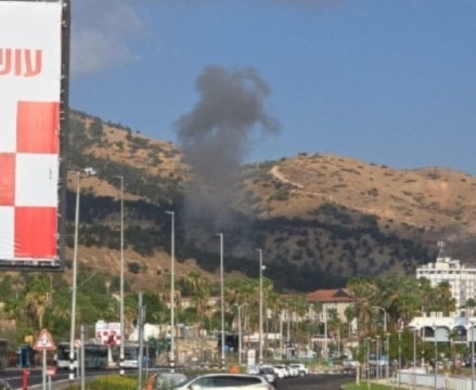 Un cohete procedente de Líbano impacta de manera directa en Tiberíades, en la Baja Galilea al norte de la Palestina ocupada. Foto: Redes sociales