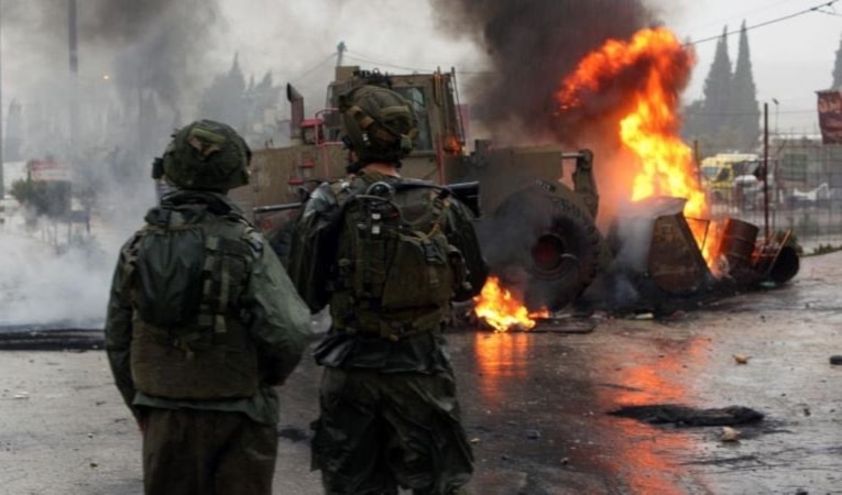 Un artefacto explosivo de la Resistencia hizo estallar una topadora israelí en el campamento de Nour Shams, al este de Tulkarm, en Cisjordania. (Foto: Archivo)