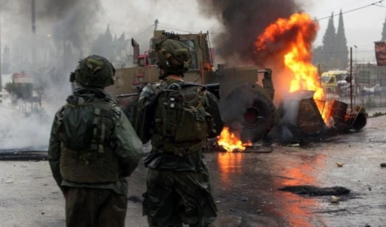 Un artefacto explosivo de la Resistencia hizo estallar una topadora israelí en el campamento de Nour Shams, al este de Tulkarm, en Cisjordania. (Foto: Archivo)