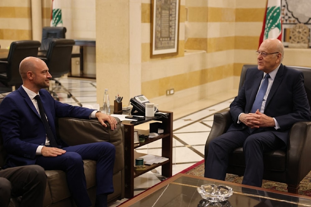 Encuentro entre el primer ministro interino de Líbano, Najib Mikati (derecha), y el canciller de Francia,  Jean-Noël Barrot.