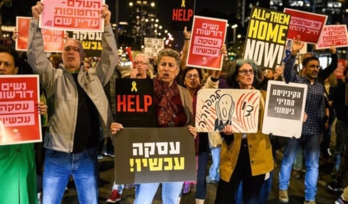 Familiares de prisioneros israelíes señalan a Netanyahu como el principal obstáculo para alcanzar un acuerdo en Gaza.