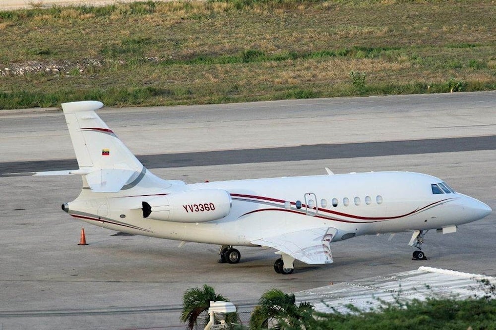 El avión, un Falcon 200 EX con matrícula YV 3360, es la segunda aeronave vinculada al gobierno de Maduro que está en el país y sobre ella pesa una sanción de la Oficina de Control de Bienes Extranjeros.