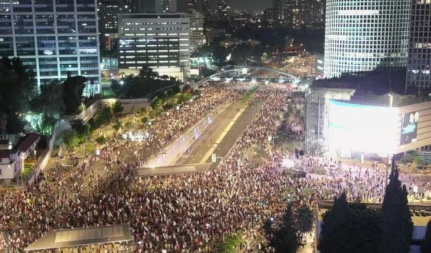 Manifestantes exigen acuerdo de intercambio de prisioneros en "Tel Aviv". 7 de septiembre de 2024 (Medios israelíes"