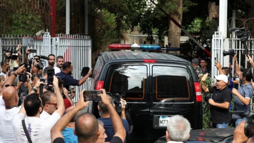 Emiten orden de arresto contra exgobernador del Banco de Líbano.