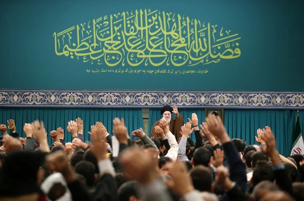 Sayyed Alí Khameneí sostuvo un encuentro con familiares de mártires en la ceremonia del quinto aniversario del asesinato del comandante de la Fuerza Al-Quds, Hajj Qasem Suleimani.