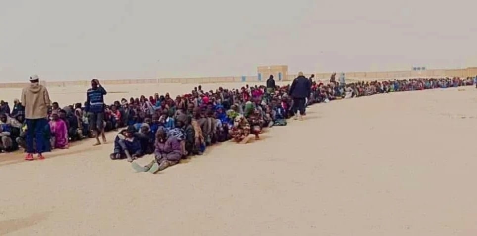 Las autoridades libias arrestaron a ciudadanos a inmigrantes de países africanos en el desierto.