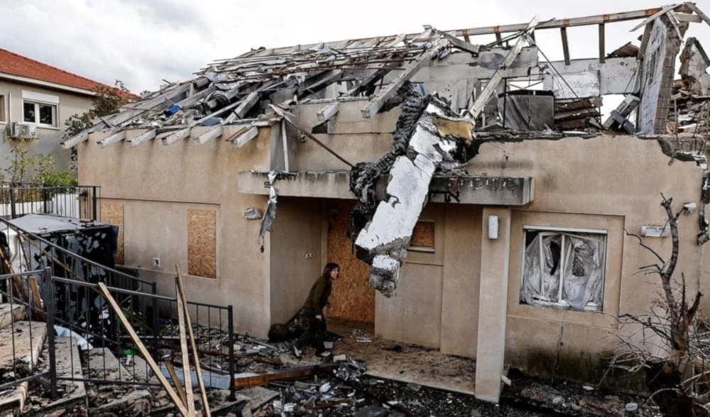 Casa destruida en el asentamiento Metulla por el impacto de misiles de Hizbullah (Foto: Archivo-Reuters)