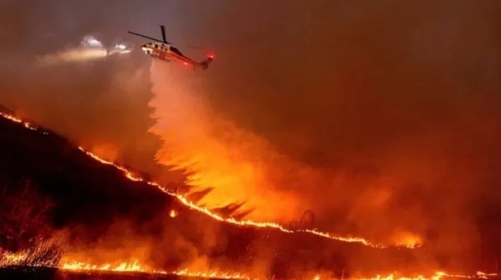 Trump ataca a funcionarios estatales por incendios en California