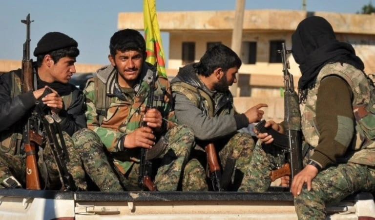 Grupo de combatientes kurdos sirios en la localidad de Hasakeh.