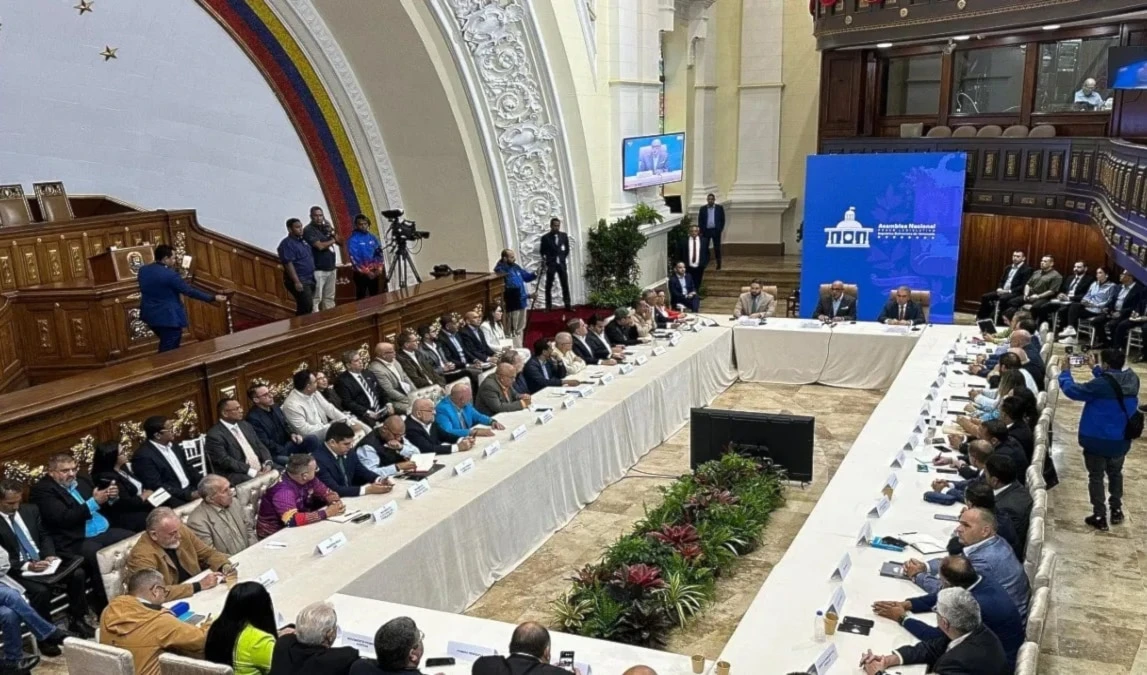 El Parlamento venezolano  avocado a organizar los numerosos procesos electorales a cumplir a lo largo del año 2025. Foto: Extra News Mundo.
