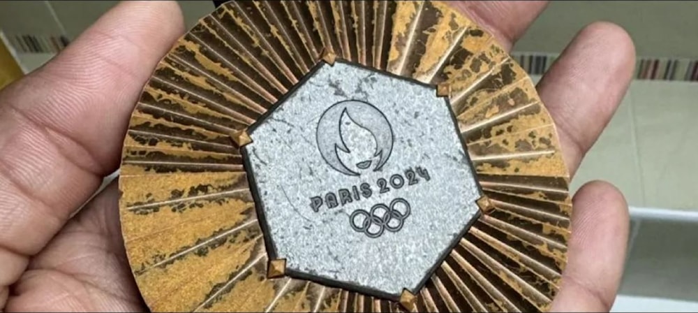 Contabilizan más de 100 medallas defectuosas de Paris 2024.