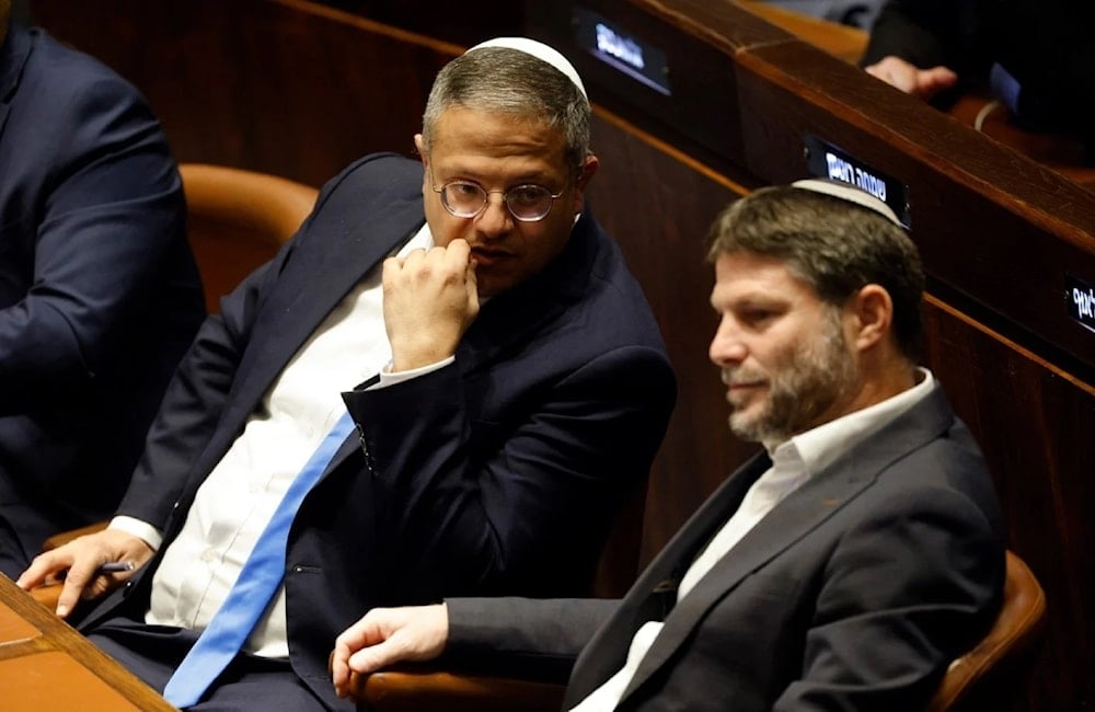 El ministro de Seguridad Nacional de “Israel”, Itamar Ben Gvir (izquierda), junto al homólogo de Finanzas, Bezalel Smotrich. , 