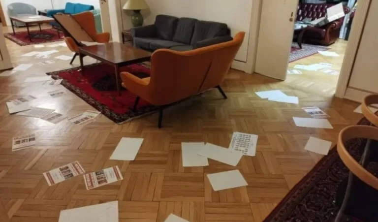 Resultados de los actos vandálicos en la embajada venezolana en Oslo. Foto: YvanGilPinto