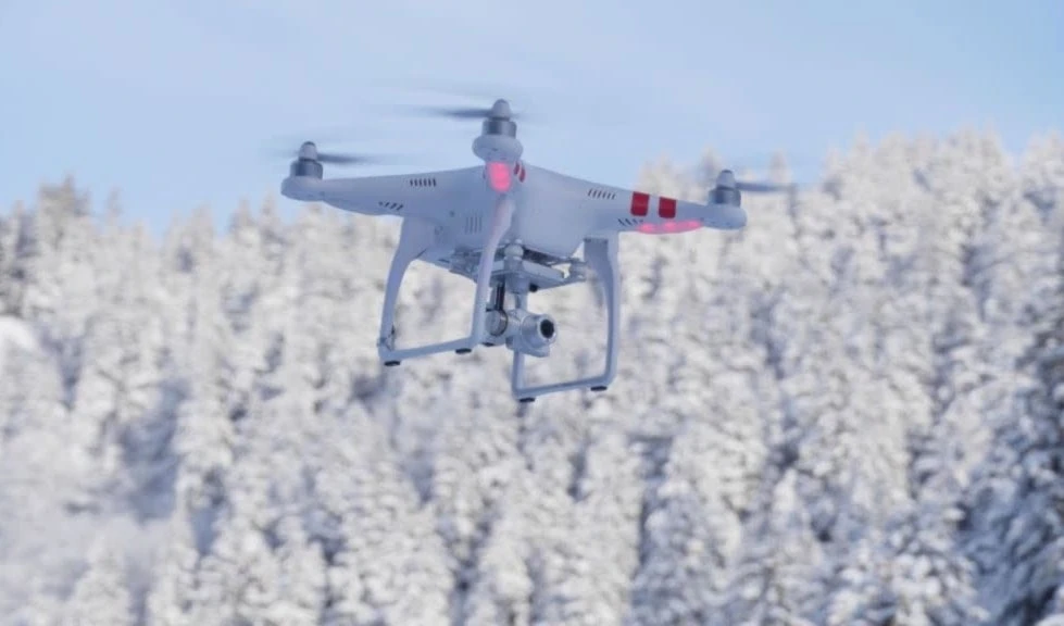 China mejora la nieve artificial con drones