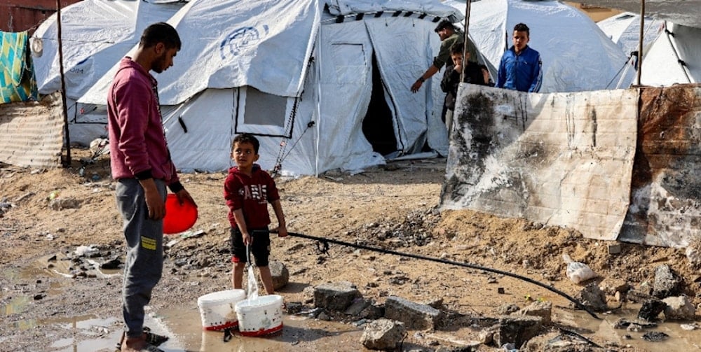 Gazatíes desplazados como consecuencia de los ataques israelíes.