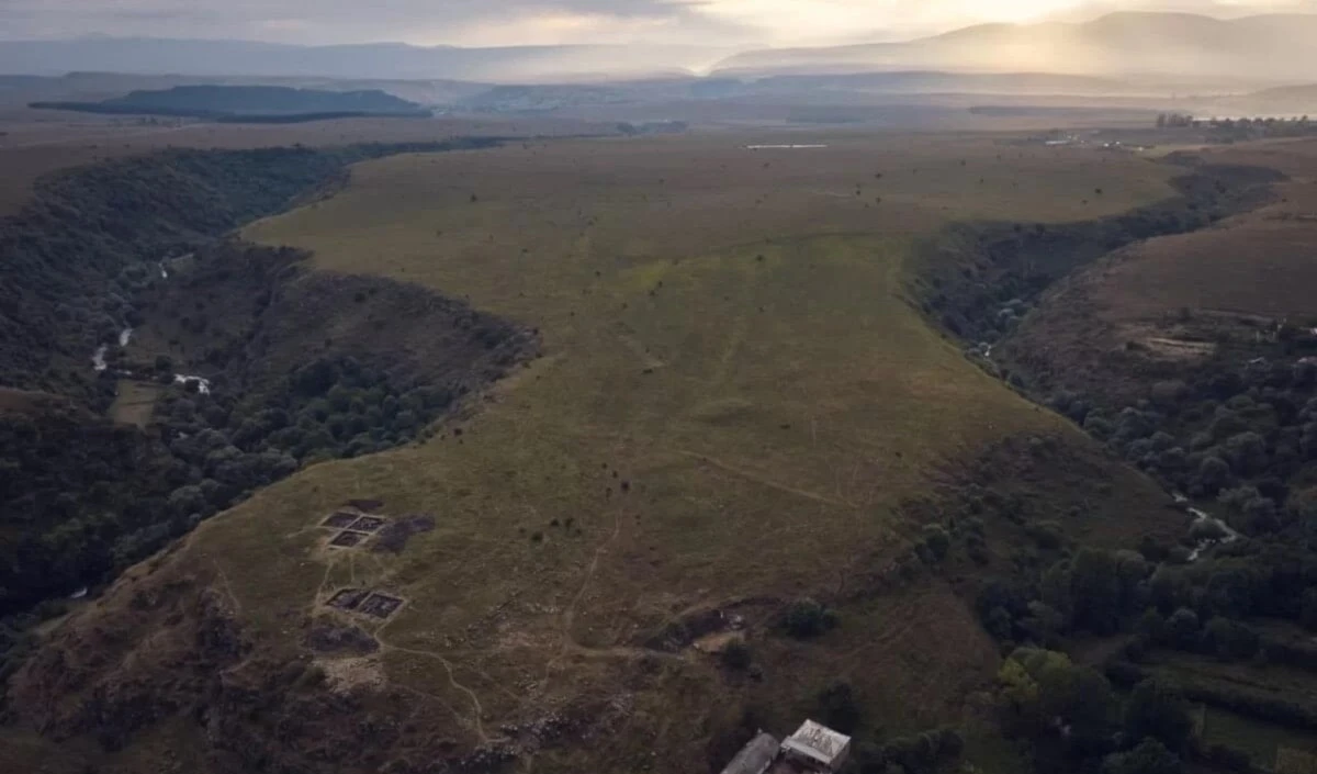 Un kilómetro de muralla protegía la fortaleza del Cáucaso