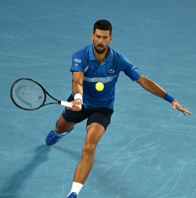 Serbio Djokovic accede a cuartos de final en Abierto de Australia.