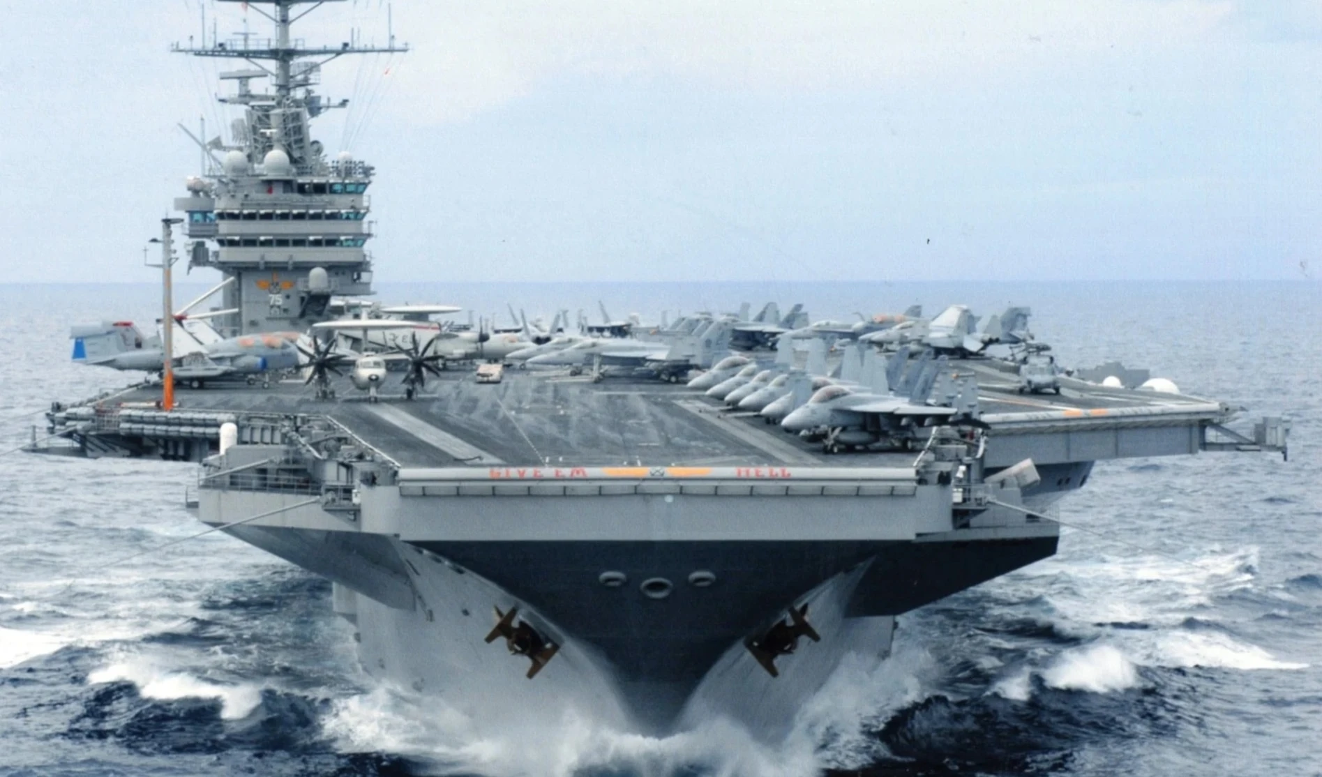 Una operación militar conjunta apunta al USS Harry Truman