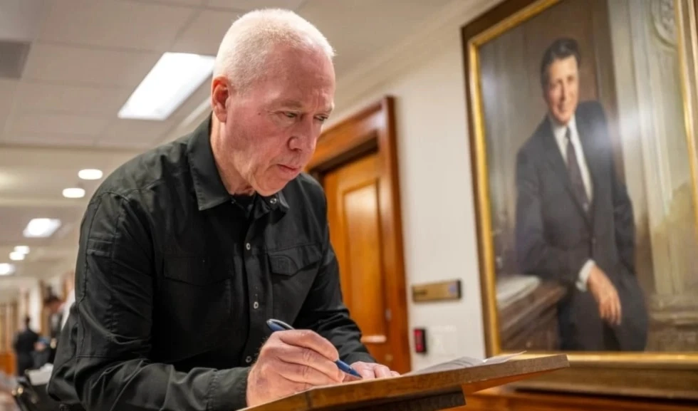 Galant renunció al Knesset pero permaneció en el Likud