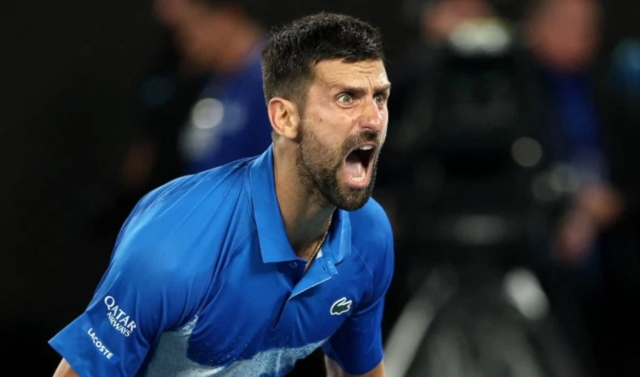Djokovic doblega a Alcaraz y accede a semis de Abierto de Australia.