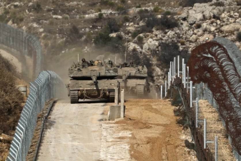 Una unidad blindada israelí penetró dos kilómetros al este de la ciudad de Al-Salam y realizó patrullas frente a la sede de la seguridad en la región de Qunietra..