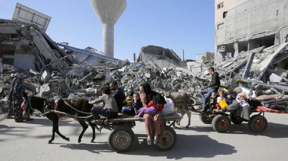 Los carros tirados por burros fueron el principal medio de transporte durante la guerra porque el sector sitiado está privado de combustible.