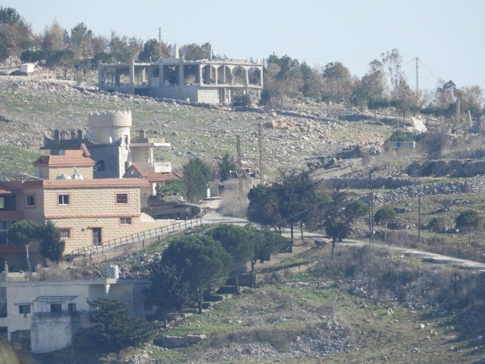 Fuerzas de ocupación en las afueras de Maroun al-Ras.