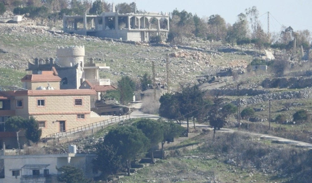 Fuerzas de ocupación en las afueras de Maroun al-Ras.