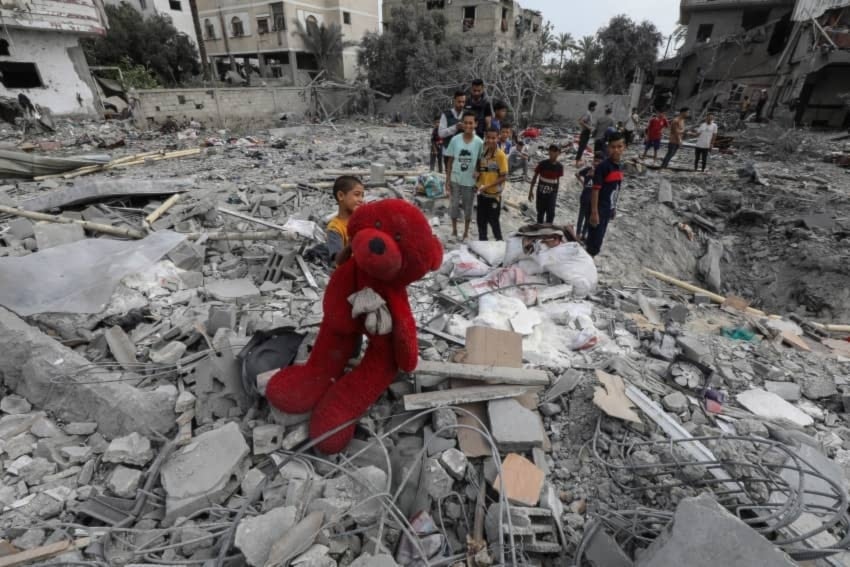 Destrucción total en Gaza tras 15 meses de bombardeos israelíes. 