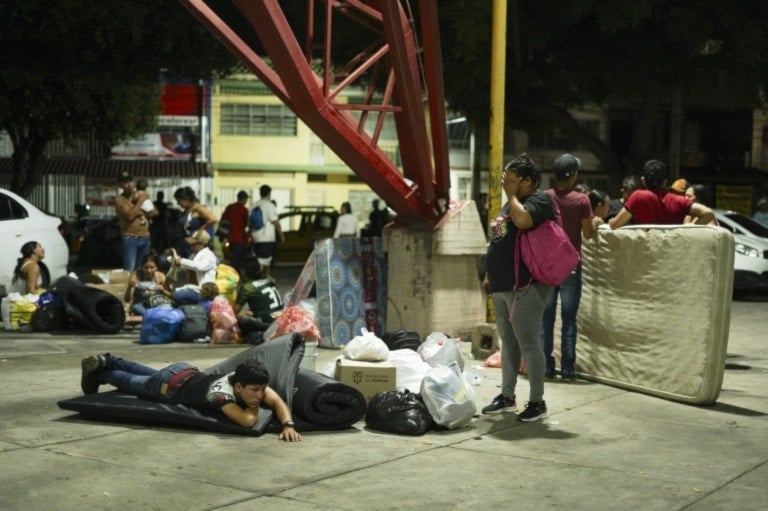 Los recientes enfrentamientos en Colombia provocaron el desplazamiento de cientos de personas. (Foto: AFP)