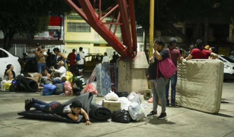Los recientes enfrentamientos en Colombia provocaron el desplazamiento de cientos de personas. (Foto: AFP) Los recientes enfrentamientos en Colombia provocaron el desplazamiento de cientos de personas. (Foto: AFP)