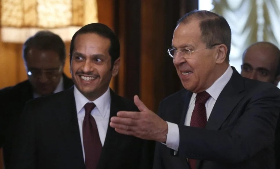 El canciller ruso, Sergei Lavrov, y su homólogo qatarí, Mohammed Abdulrahman Al Thani, durante un encuentro anterior. 