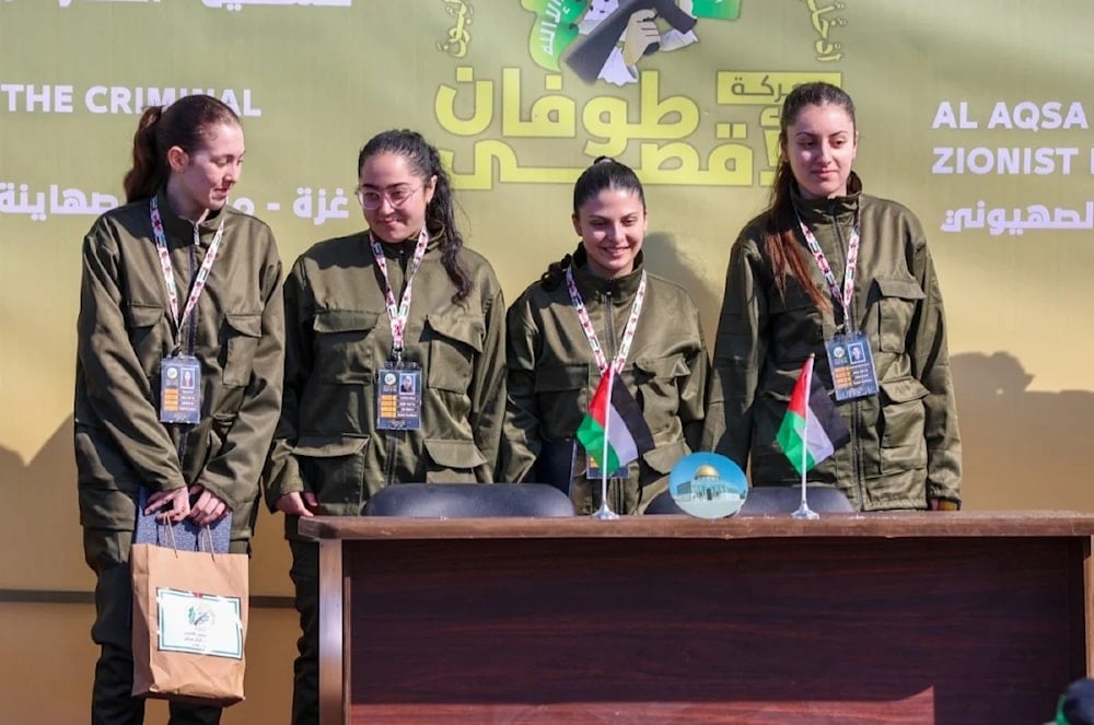 ​Hamas liberó a las cuatro soldados israelíes vestidas con uniforme militar. 