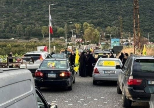 Los ciudadanos ingresaron en la ciudad de Khiam en caravanas de vehículos. Lo mismo hicieron los residentes de Hanin, en el distrito de Bint Jbeil.